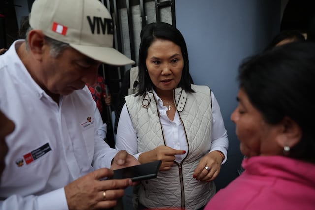 Keiko Fujimori inspecciona zonas afectadas por lluvias en Villa María del Triunfo