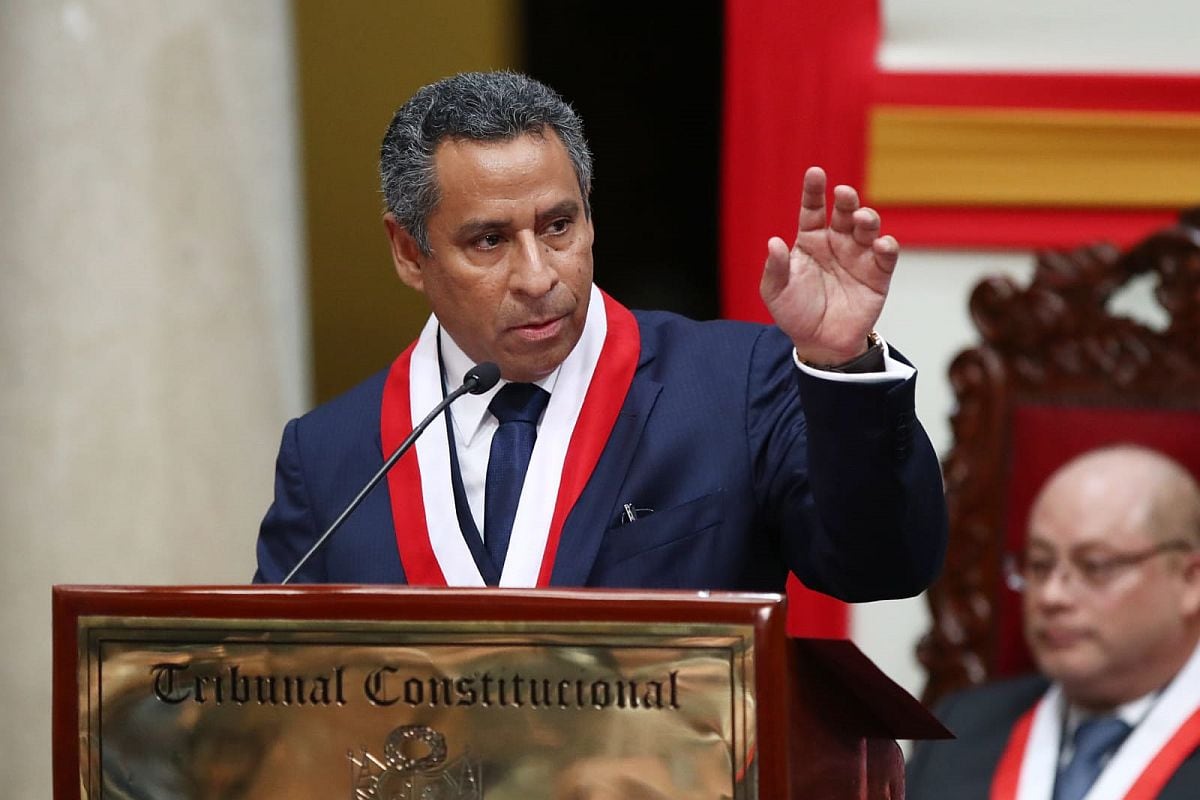 Francisco Morales, integrante del Tribunal Constitucional, afronta una pesquisa en la Fiscalía. (Foto: GEC)