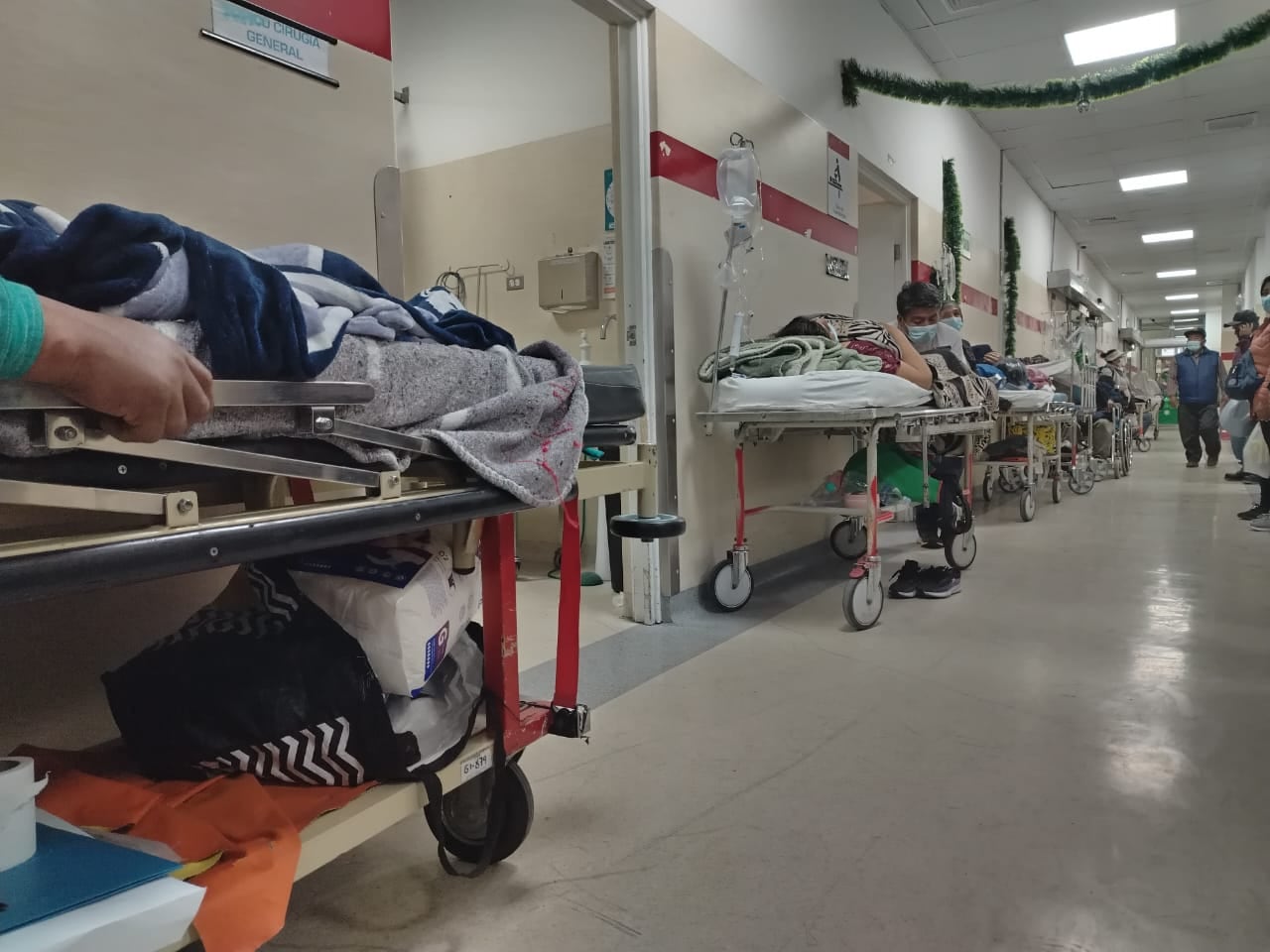 Pacientes en área de emergencia del hospital Honorio Delgado Espinoza. Foto: HRHDE