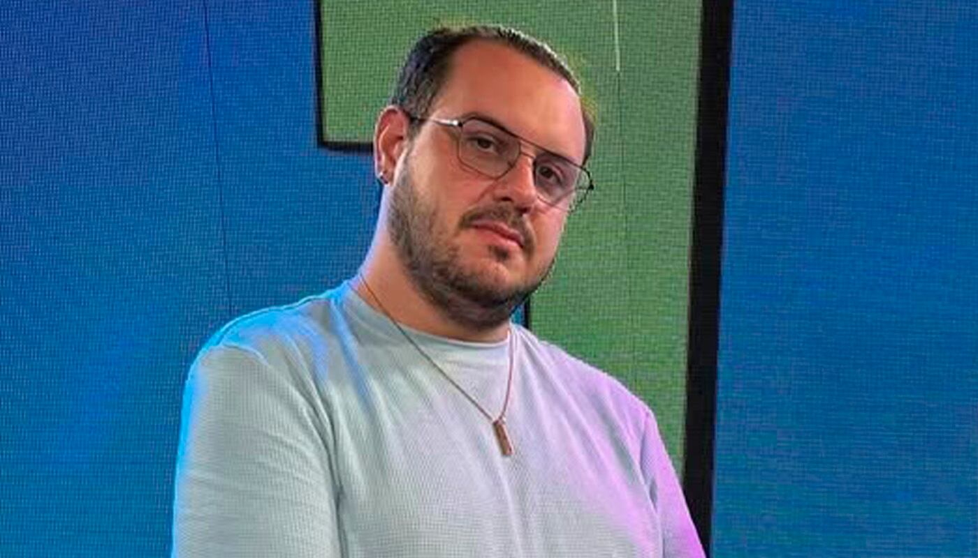 El youtuber español Antonio Crespo, conocido como Furrey, dejó la Unidad de Cuidados Intensivos tras una recuperación considerada “milagrosa”, según su esposa. Aunque su estado mejora, sigue hospitalizado y deberá someterse a más cirugías. | Foto: @elfurrey