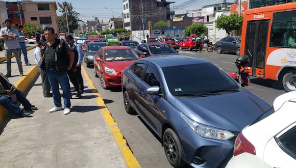 Taxistas se concentra en la plaza Mayta Capac en Miraflores. (Foto: Omar Cruz)
