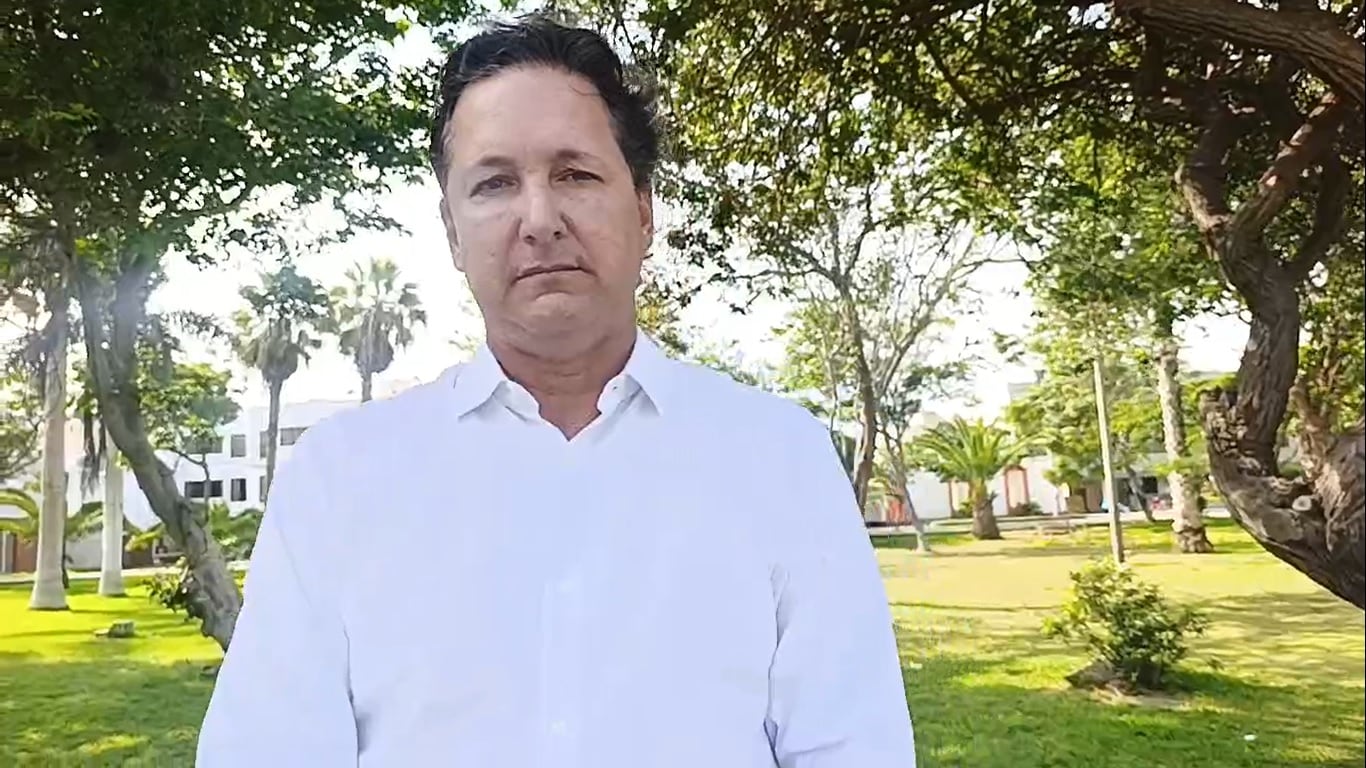 Expresidente del Congreso reveló que “gracias a Dios” logró salir de su oficina cuando delincuentes abrieron fuego. No descarta que atentado sea en represalia por sus declaraciones.