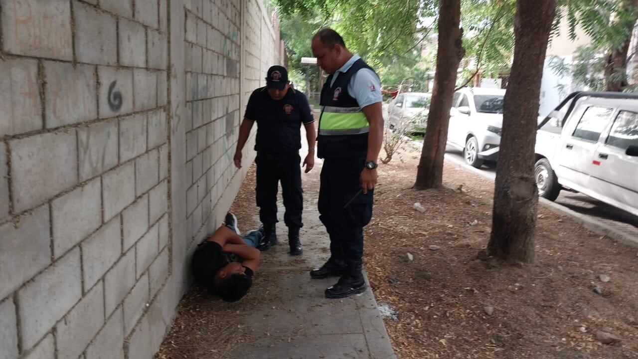 Encuentran a joven, al parecer pepeado, en una calle de la urbanización La Alborada de Piura
