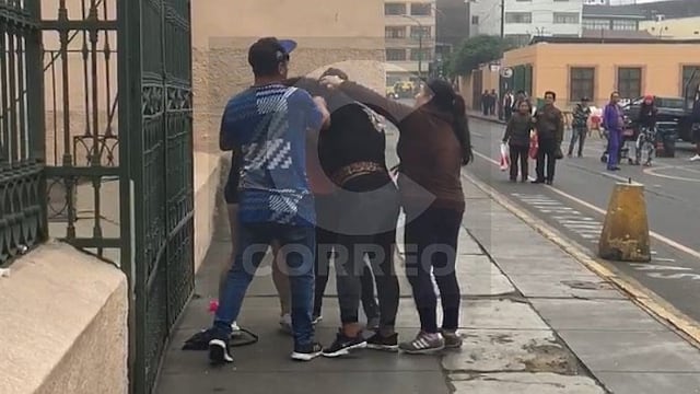 Mujeres protagonizan una pelea callejera en Mesa Redonda (VIDEO)