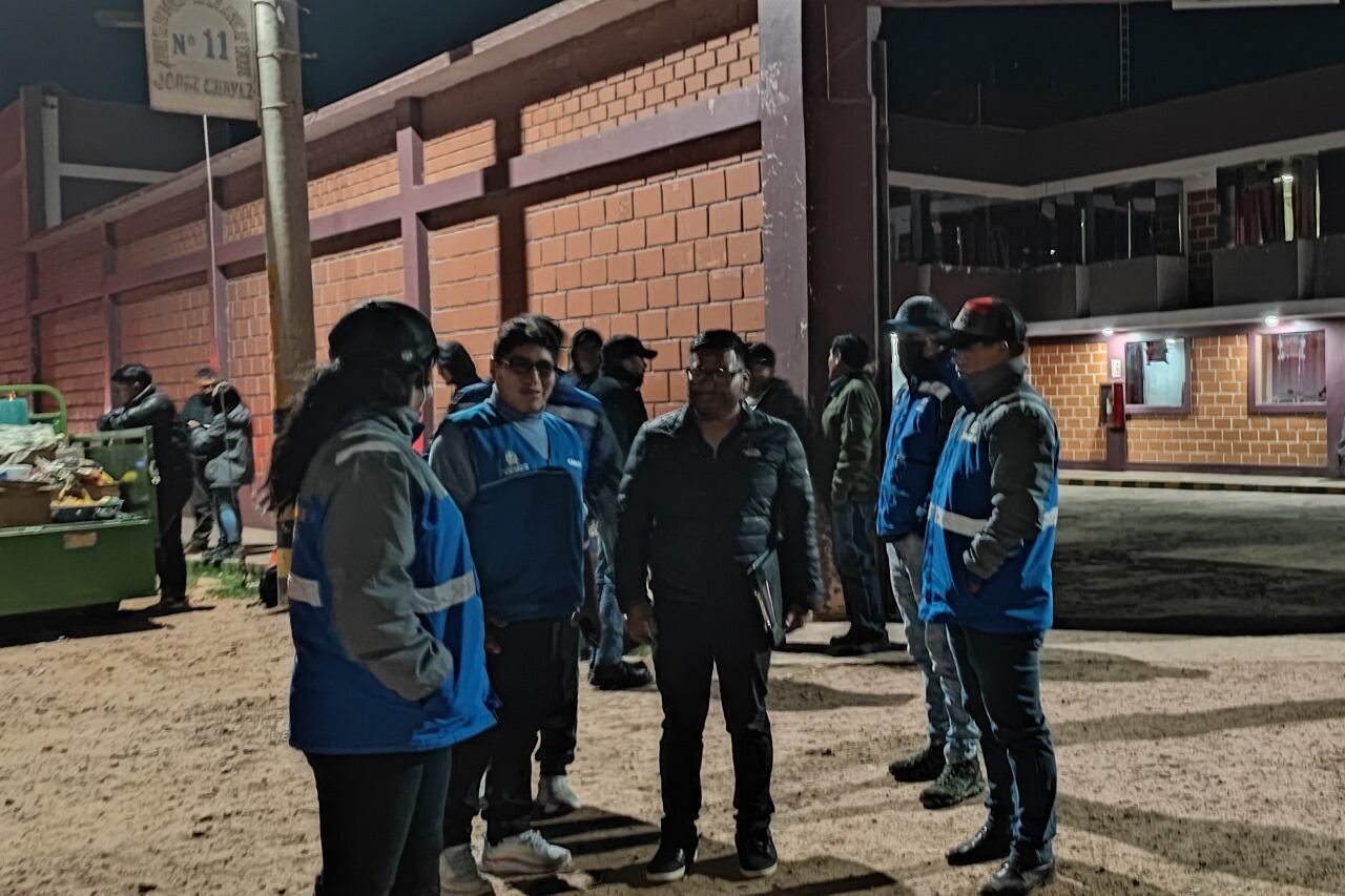 Policía Nacional realiza operativo en conocidos prostíbulos en el Parque Industrial Taparachi en Puno