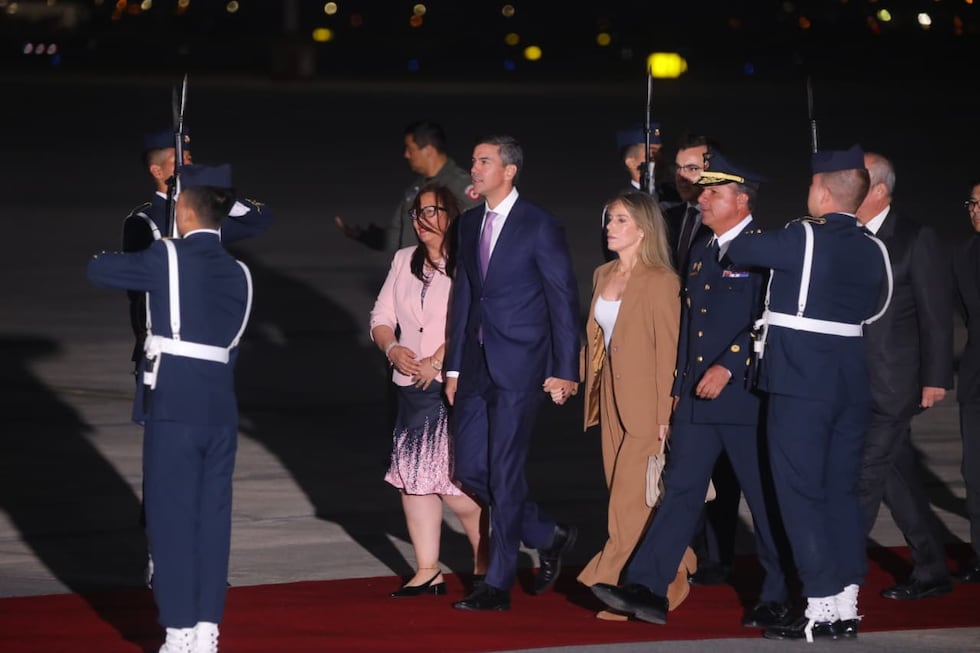 Presidente de Paraguay arriba a Lima para participar en la toma de mando de Keiko Fujimori
