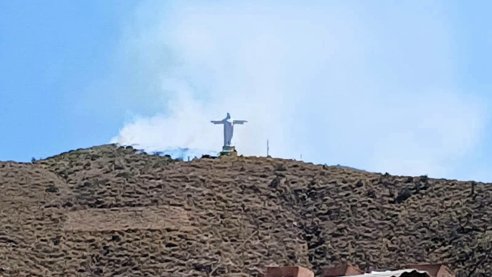 Incendio forestal en Pampacolca (Castilla) se mantiene activo desde este jueves. Foto: Red Proyecto Pampacolca Digital RPD.