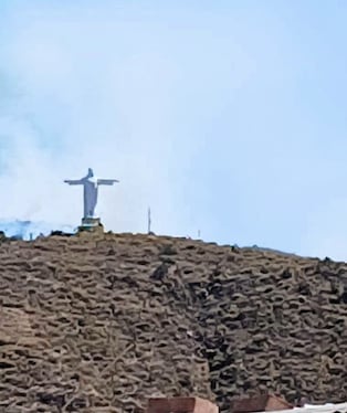 Incendio forestal en Pampacolca (Castilla) se mantiene activo desde este jueves. Foto: Red Proyecto Pampacolca Digital RPD.