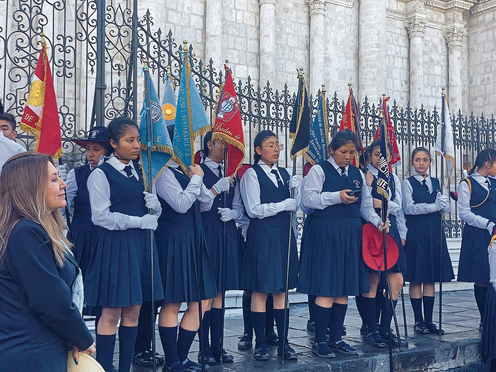 Los alumnos del colegio Jorge Basadre lucieron ayer 20 premios de desfiles y demás concursos durante marcha. (Foto: Correo)