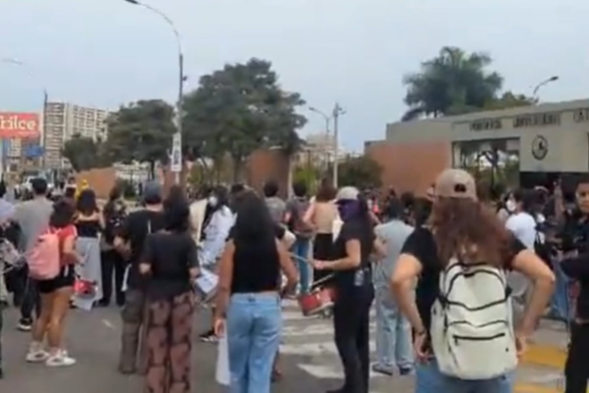 La vicerrectora administrativa Mónica Bonifaz explicó que el nuevo modelo de pensiones de la PUCP entrará en vigencia desde 2027 y aseguró que se mantendrá el apoyo económico a estudiantes. (Foto: Captura/X/Epicentro.TV)