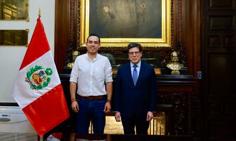 Jefe de Estado se reúne con el presidente de Asbanc para abordar agenda financiera