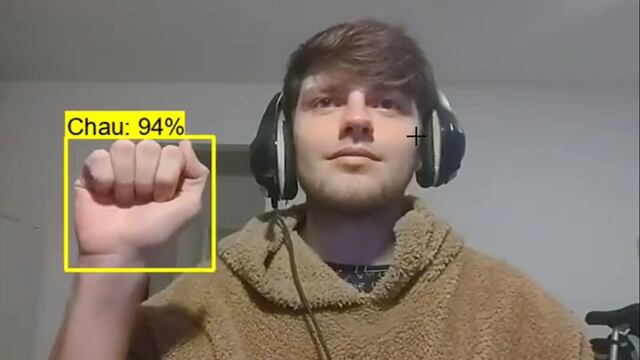 Tiene 20 años y creó un sistema que interpreta el lenguaje de señas con inteligencia artificial (VIDEO)