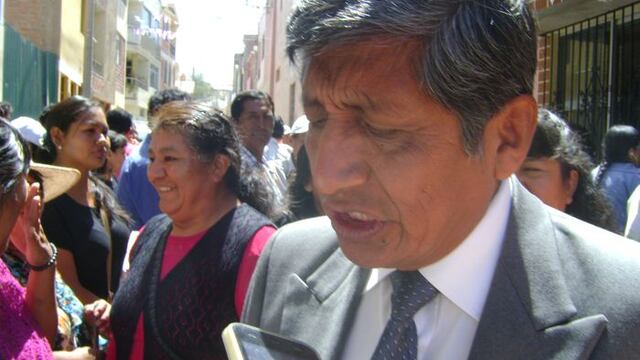 Alcalde Hugo Quispe cambia a funcionarios ante denuncia