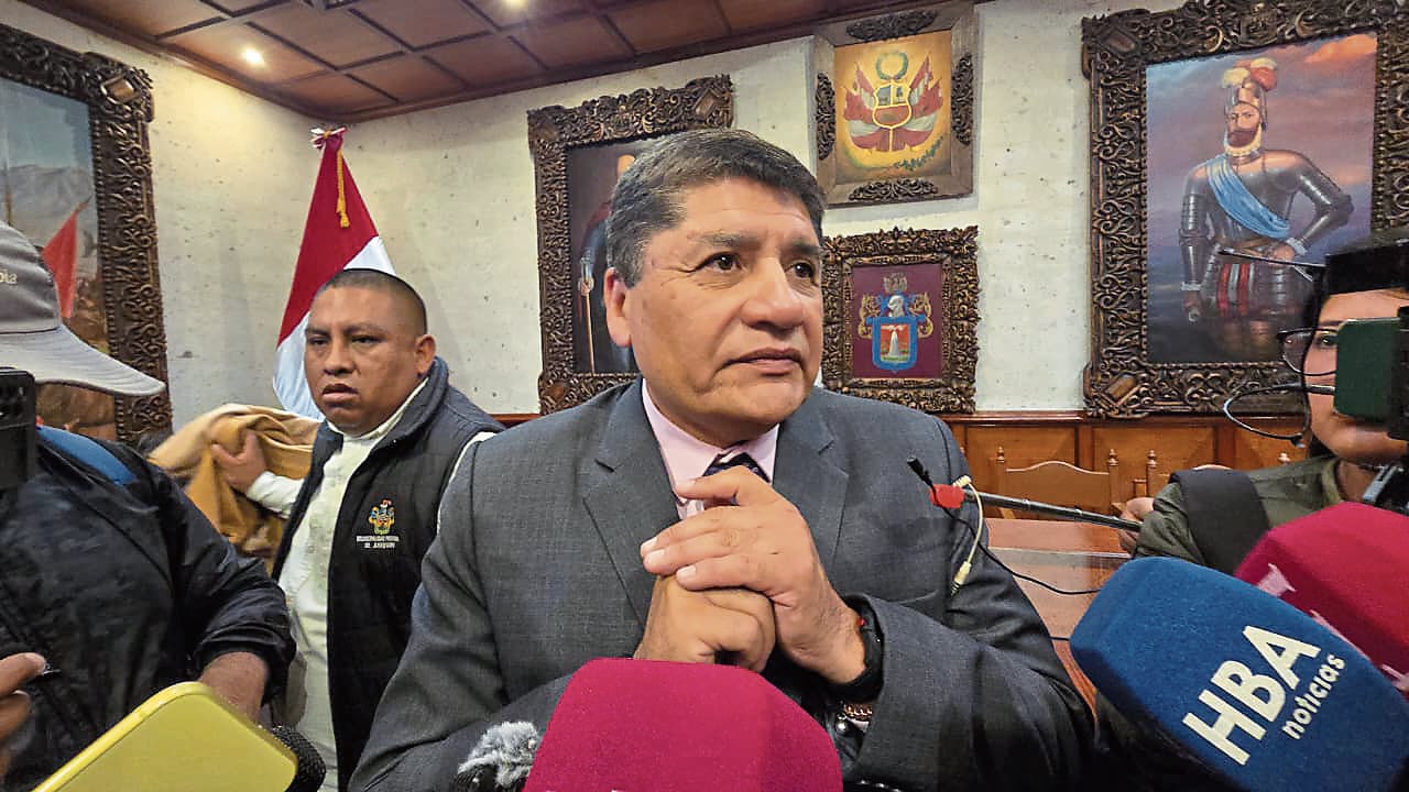 Víctor Hugo Rivera dijo que no darán cabida a la suba del pasaje en Arequipa. Foto: GEC.