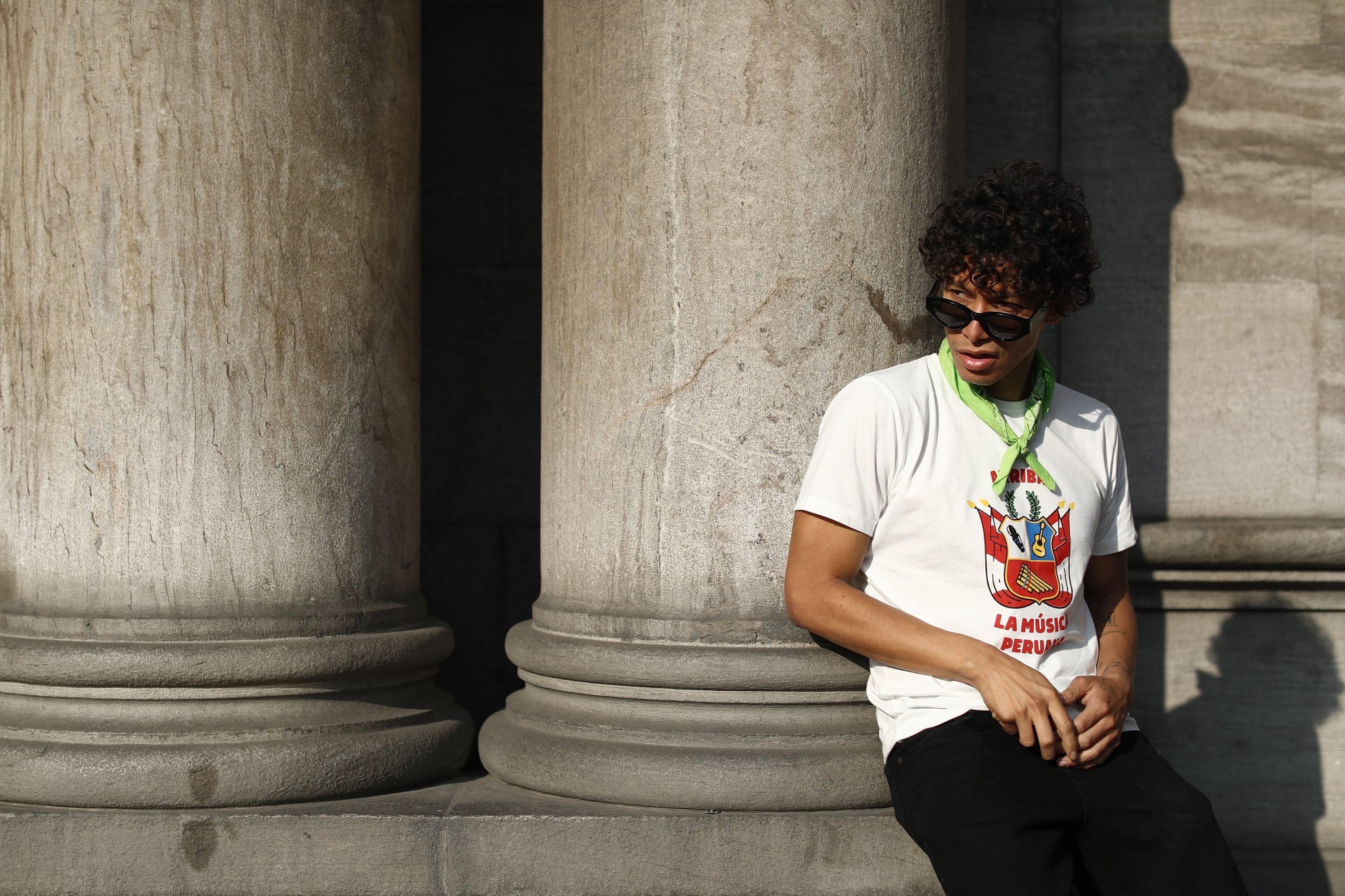 El cantante peruano-estadounidense, reconocido por fusionar R&B, hip hop y sonidos latinoamericanos, será una de las figuras destacadas del festival que celebrará las Fiestas Patrias con más de 30 artistas.