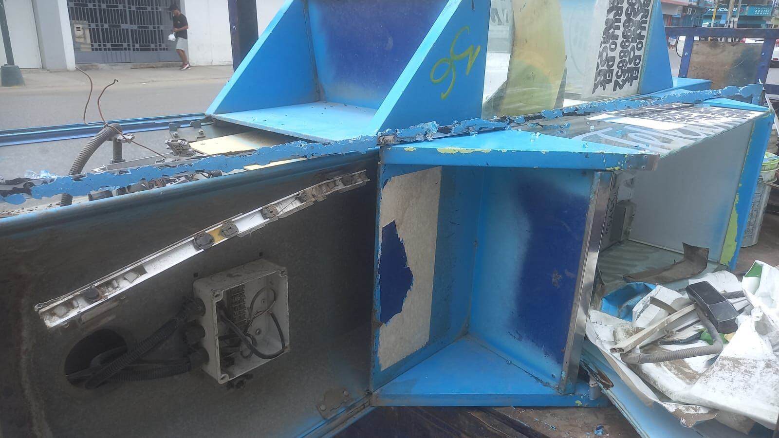 Personal de Fiscalización de la comuna piurana inició el retiro de teléfonos públicos ubicados en el cercado de la ciudad