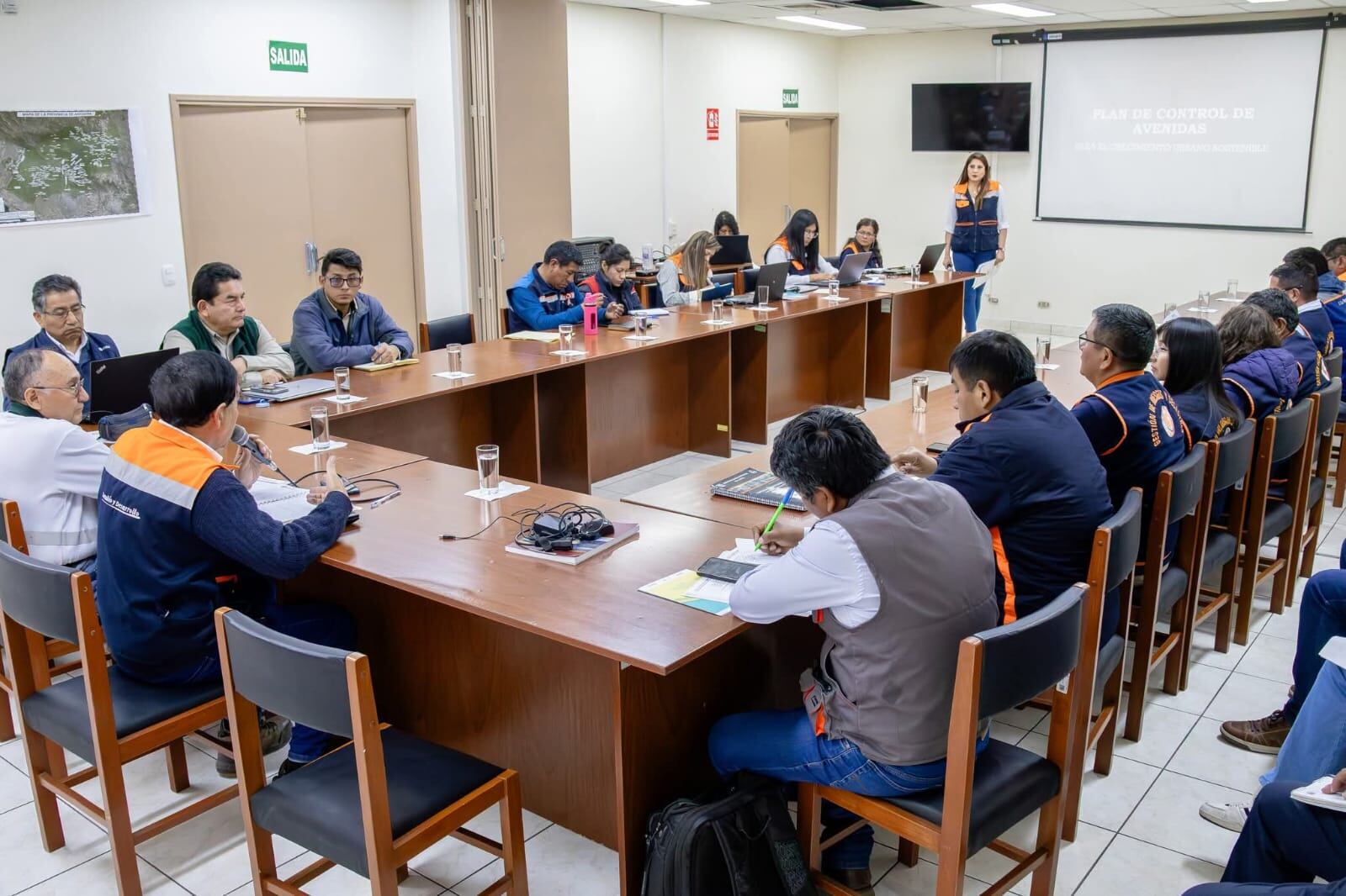 Reunión de municipios de Arequipa en el COER. Foto: GEC.