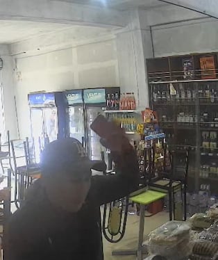 Roban a trabajadora frente a colegio en Yura y vecinos denuncian falta de policías. Foto: Captura de pantalla.