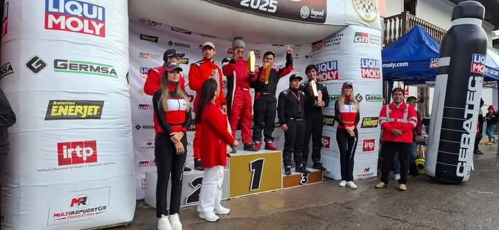 El piloto Pedro Montesinos (Chala) y el copiloto José Loa (Atico) lograron campeonar. Foto: Difusión.