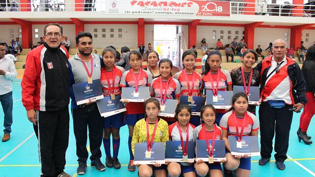 Colegio de Secocha, Camaná logra título regional de futsal