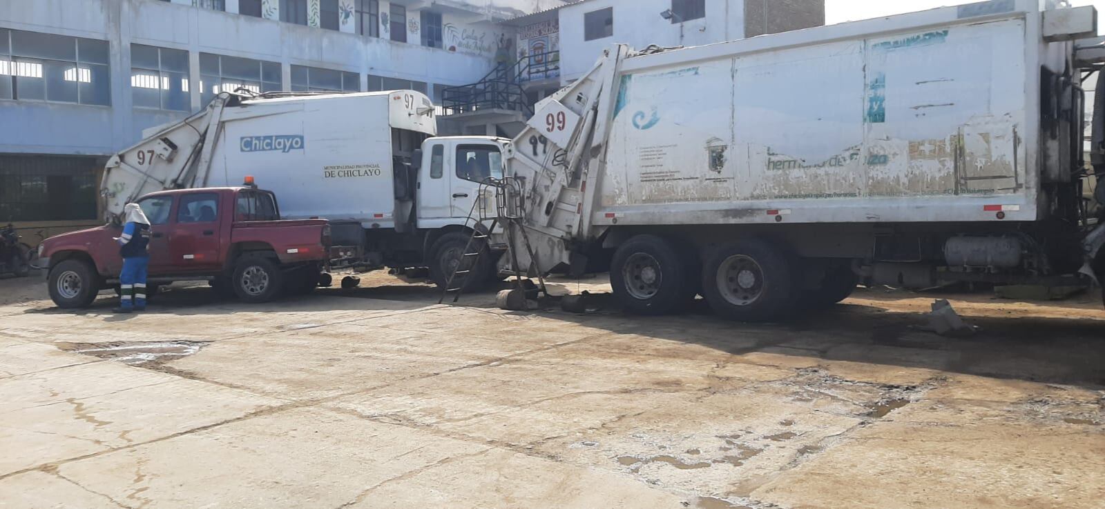 Combustible es básico para camiones de residuos sólidos.50 galones diarios pueden consumir un camión recolector del municipio chiclayano.