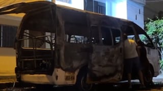 Callao: Combi quedó calcinada tras ataque con explosivo en la Av. Colonial
