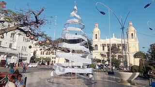 Árbol navideño desata vergüenza y críticas contra la gestión de Janet Cubas