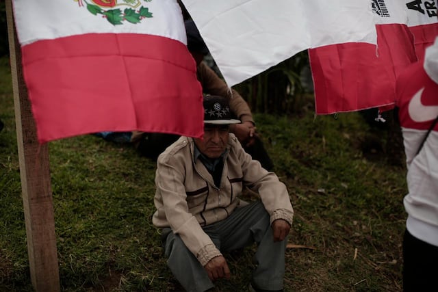 Marcha convocada por Juntos por el Perú se desarrolla bajo estricto resguardo policial