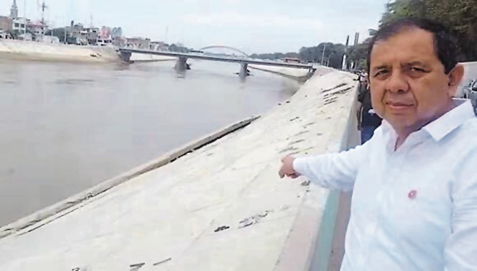 El exdecano del Colegio de Economistas, Humberto Correa, sostuvo que han pasado siete años y no hay un plan de drenaje pluvial ni trabajos de prevención ante un eventual Fenómeno El Niño. Por su parte, la catedrática de la UDEP, Juana Huaco, señaló que se debe terminar con los proyectos pendientes