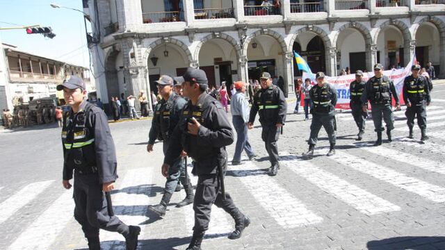 Tía María: Policías resguardan aeropuerto y Plaza de Armas