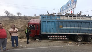 Piura: Accidente entre ómnibus y camión en Sullana deja dos muertos y varios heridos