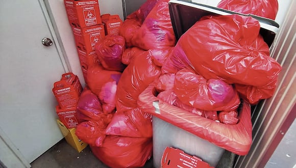 Residuos sólidos acumulados en centro de salud. Foto: cortesía.