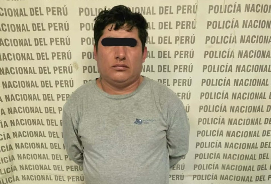 Exigía S/ 1,000 a la agraviada para no atentar contra su negocio. Cuando la Policía Nacional allanó su vivienda encontró, celulares, chips, dinamita y sticker.