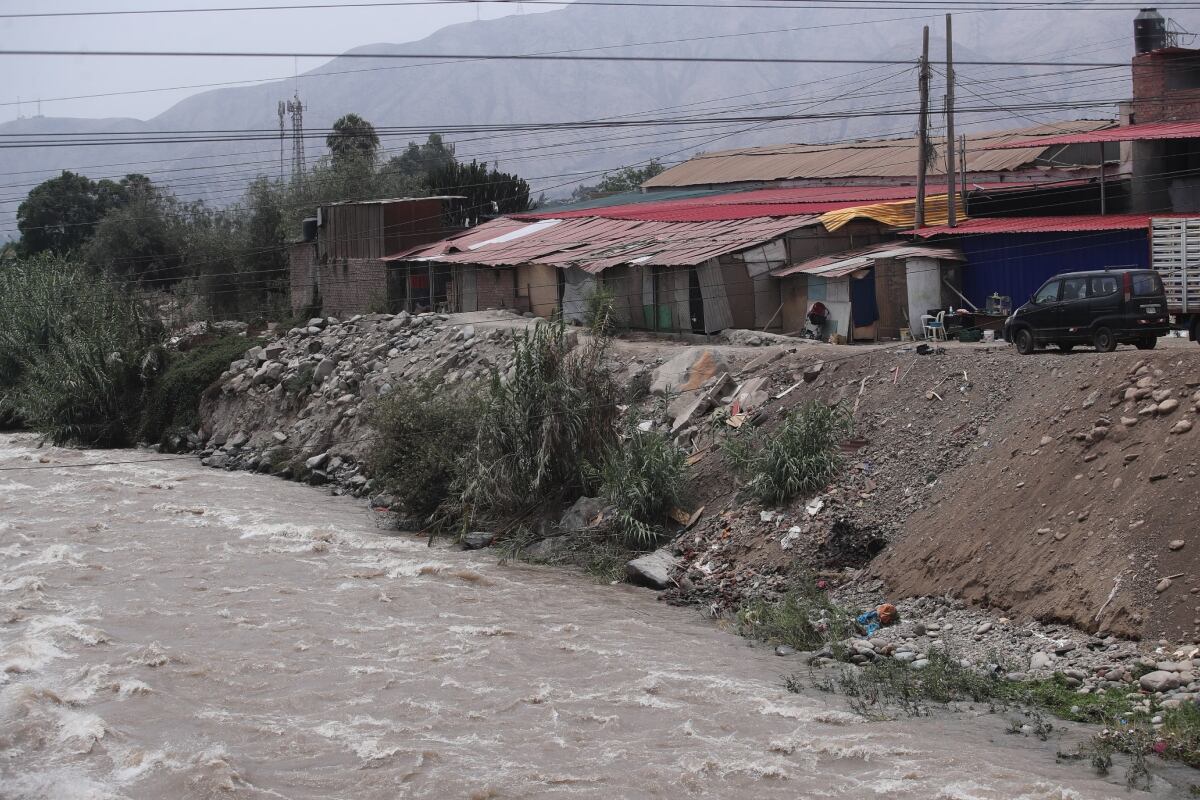 El caudal del río Chillón alcanzó esta madrugada un nivel crítico de 29.21 m³/s, ingresando al umbral hidrológico rojo, lo que genera una alerta de posible desborde en el distrito de San Buenaventura.