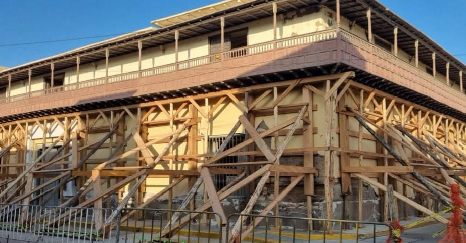 Vigas de la parte exterior del recinto necesitan mantenimiento inmediato. Tiene el balcón más largo de Sudamérica.