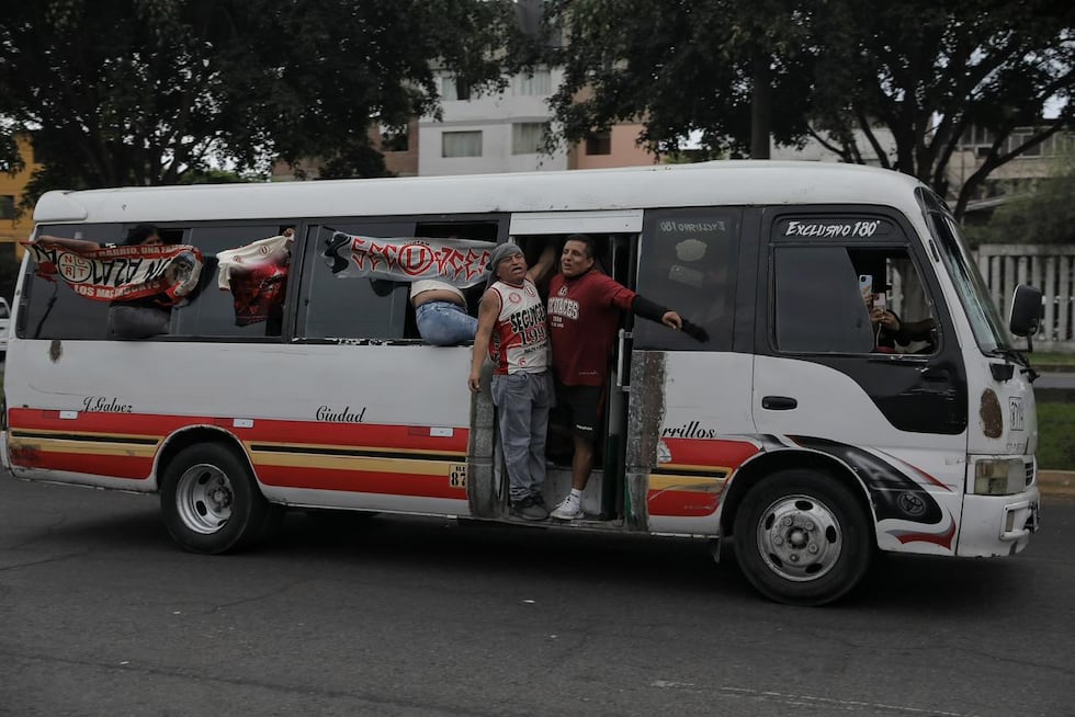La hinchada merengue acompaña al plantel en la tradicional Noche Crema
