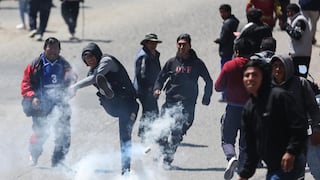 Bolivia: Choferes se enfrentan a la Policía durante huelga por la falta de combustible