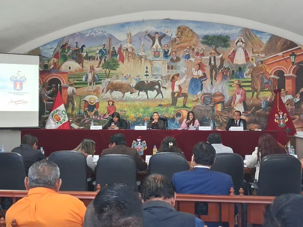 Sesión de Concejo Municipal de Arequipa abordó temas de licencias sin goce de haber para regidores. (Foto: Flor Barrios/@photo.gec)