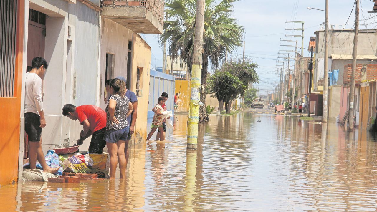 Defensoría del Pueblo de La Libertad lamenta que municipios distritales y provinciales no inviertan pese a que se avecinan lluvias intensas por el fenómeno El Niño. Por ello, indica que el Ministerio Público y la Contraloría deberían intervenir de oficio. Comuna de Trujillo tiene S/ 10 millones y solo gastó el 1.5%.