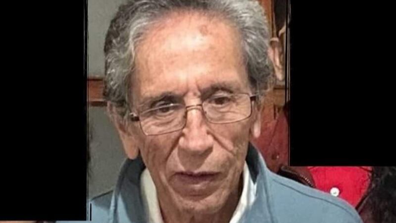 Carlos Barrenechea Lercari vestía un polo de color verde limón, pantalón buzo verde plomizo y sandalias de cuero.