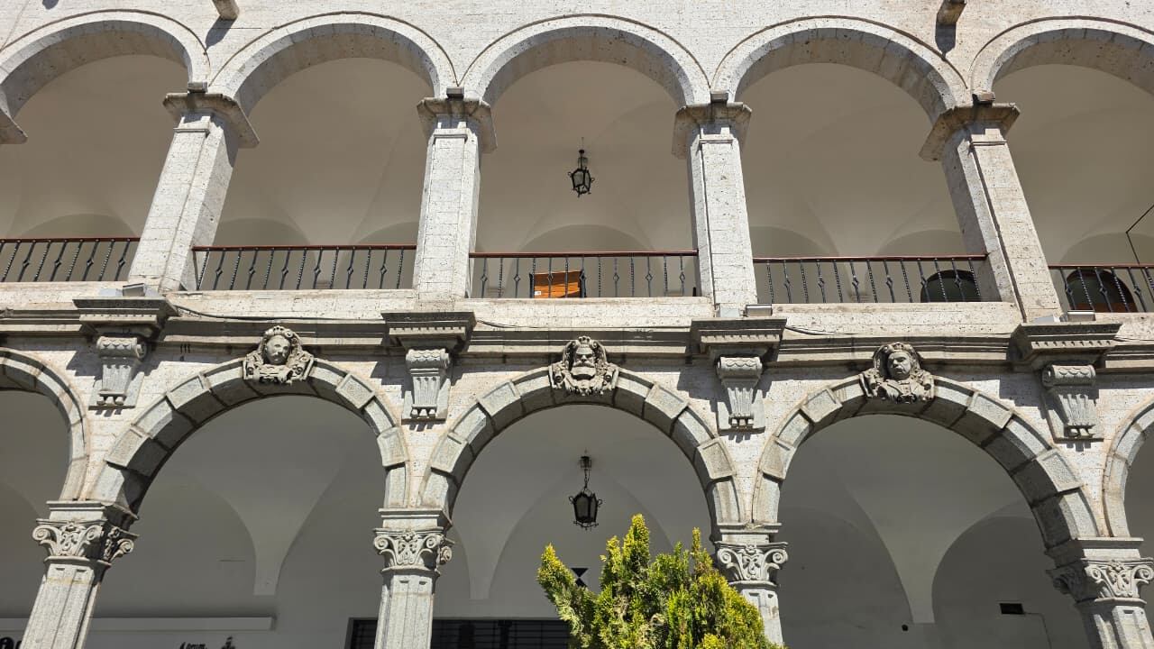 Portal de la Municipalidad en la Plaza de Armas de Arequipa. (Foto: Yunsu Pariapaza/@photo.gec)