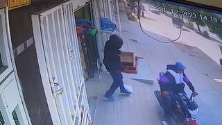 Piura: Delincuentes con escopeta asaltan tienda de abarrotes