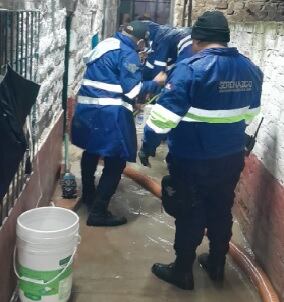 Casas se inundan en distrito de Cajas