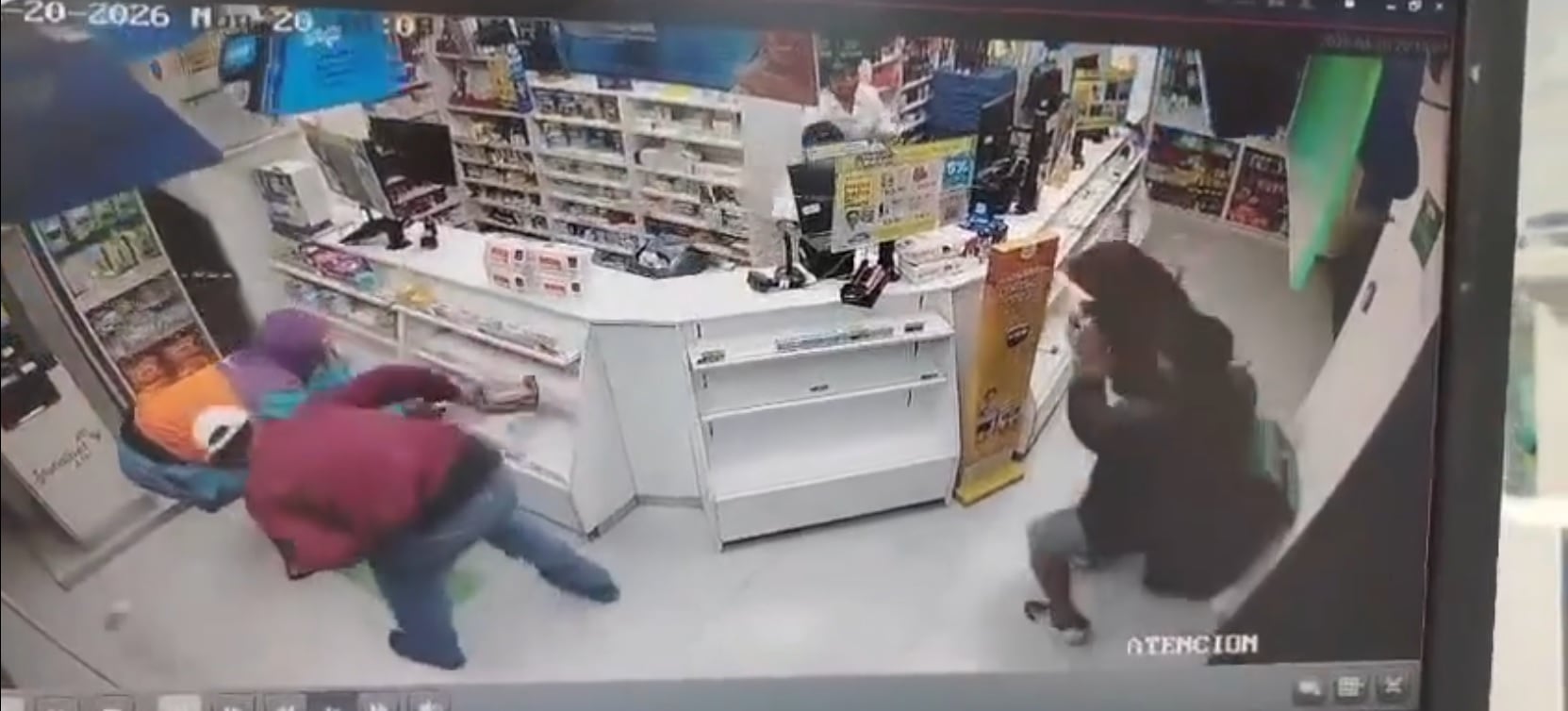 Hampones sustrajeron diversos productos farmacéuticos de negocio situado en la avenida Prolongación César Vallejo.