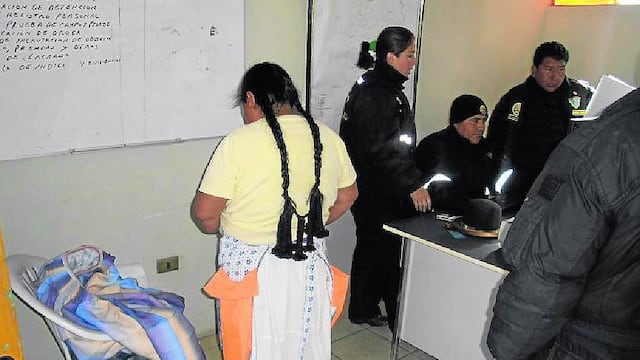 Detienen a mujer que viajaba a Juliaca con 15 celulares de contrabando 