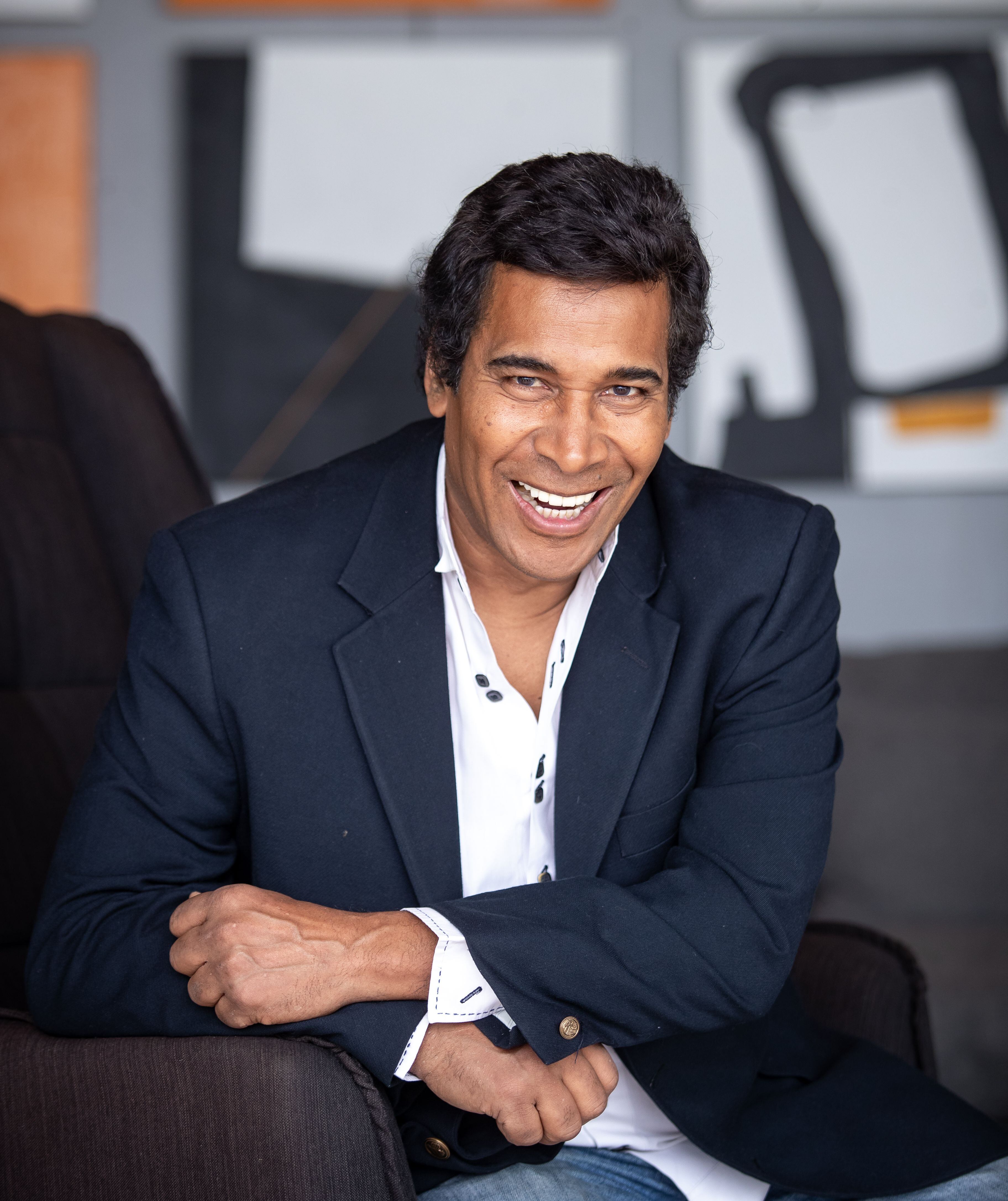 "El arte no se improvisa, hace falta tiempo, así como un árbol, no nace de la noche a la mañana por más agua que le eches, pasa lo mismo con los personajes, no te metes en el corazón de golpe, la gente está en tu corazón por la maduración, por el tiempo", dice Julio Sabala.