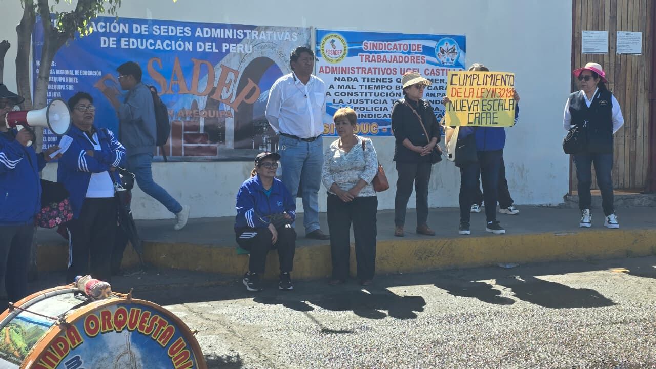 Trabajadores administrativos en Arequipa protestan por incumplimiento del CAFAE. Foto: GEC.
