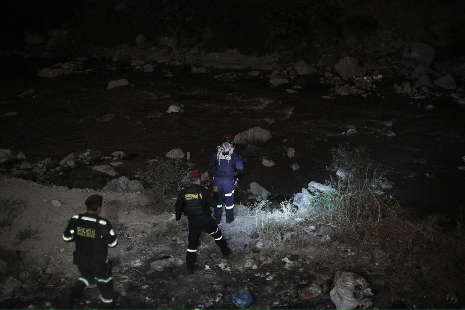 Comas: Recicladores hallan cadáver de un hombre en orilla del río Chillón. (Fotos: Joel Alonzo @photo.gec)