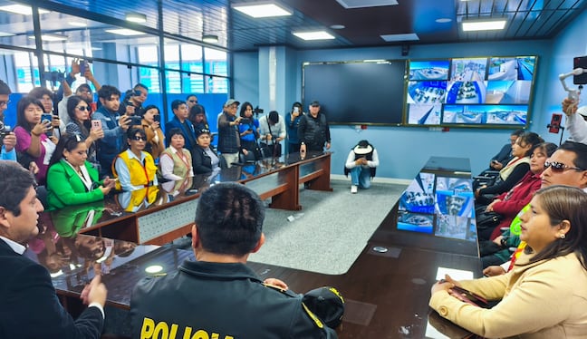 Autoridades inauguraron la nueva central de monitoreo de cámaras. (Foto: Difusión)