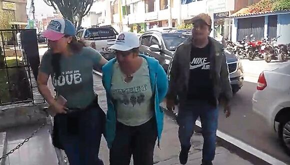 Elsa Luz Dávila Bardales (44) (a) “la Reina de El Tambo”, fue capturada por policías de Requisitorias de Huancayo, frente a un colegio